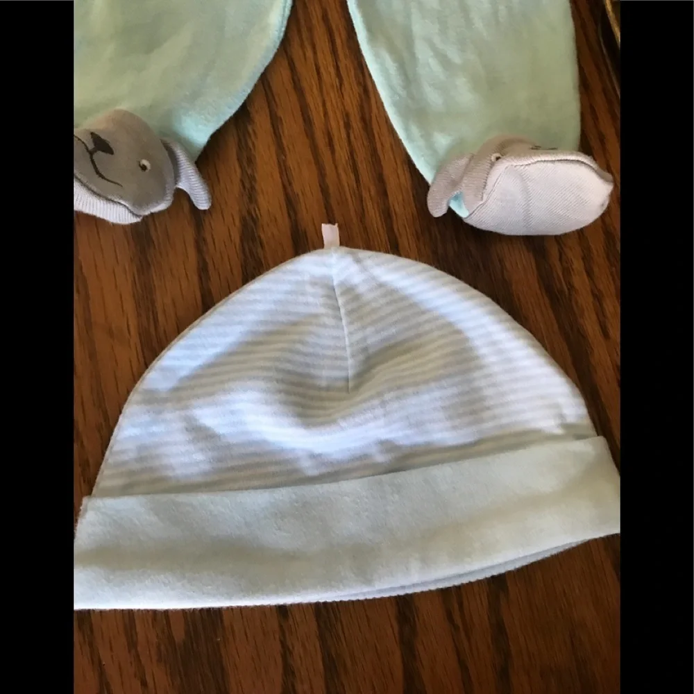 Carter’s Newborn 4 piece Set